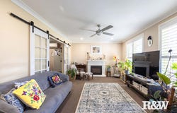4 Yarra Close, Kearns, NSW 2558