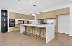 5  Gresley St, Donnybrook, Vic 3064