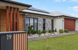 19 Brentwood Crescent, Highfields, Qld 4352