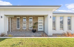 26 Sapphire Green, Moana, SA 5169