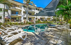 22 Woodroffe Avenue, Main Beach, Qld 4217