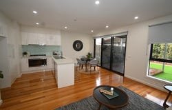 4/2 BARRYS LANE, Coburg, Vic 3058