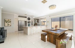 21 Liriope Parkway, Sinagra, WA 6065