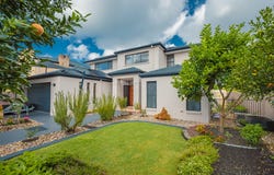 18 Rebholz Drive, Benowa, Qld 4217