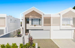 2/2 Saxonvale Terrace, Mermaid Waters, Qld 4218