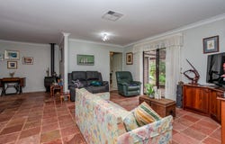 1 Gertrude Avenue, Champion Lakes, WA 6111