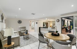 4 Cocoparra Crescent, Parkinson, Qld 4115