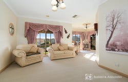 76 Southern View Drive, West Albury, NSW 2640