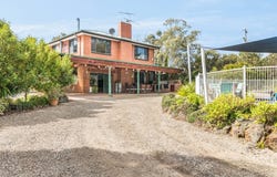 335 De Motts Road, Anakie, Vic 3213