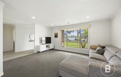 5 James Drive, Delacombe, Vic 3356