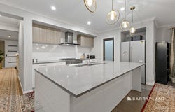 8 Orbit Street, Clyde North, Vic 3978