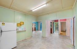 8 Fry Street, West Gladstone, Qld 4680