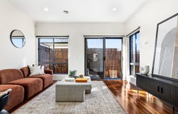 2/9 Esmale Street, Strathmore, Vic 3041