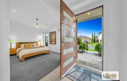 4 Riverbank Close, Clyde North, Vic 3978