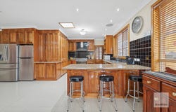 2 Galloway Court, Taylors Lakes, Vic 3038