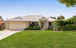 19 Chelwyn Street, Middle Ridge, Qld 4350