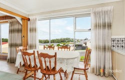 72 Hillcrest Road, Devonport, Tas 7310