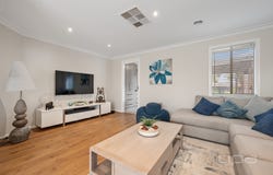 17 Strachan Place, Melton South, Vic 3338