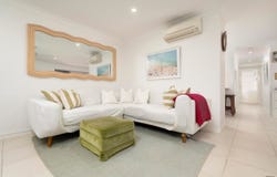 1/61 Tallebudgera Drive, Palm Beach, Qld 4221