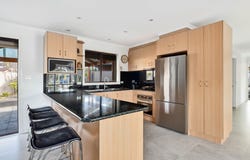 2 Australia Drive, Taylors Lakes, Vic 3038