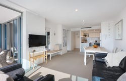 304/18 Enderley Ave, Surfers Paradise, Qld 4217