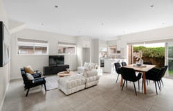 2/16 Grimwade Street, Reservoir, Vic 3073