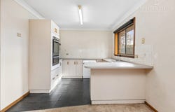 3 Magnolia Parade, Lake Albert, NSW 2650