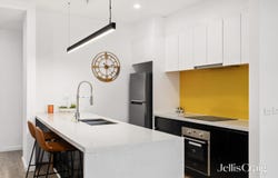 5/12 Red Hill Terrace, Doncaster East, Vic 3109