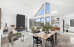 2/27 Corinella Road, Woodend, Vic 3442