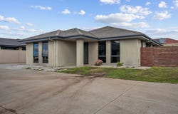 3/26-28 Bartlett Grove, Newnham, Tas 7248
