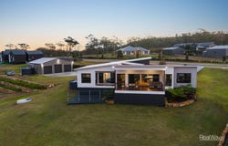 8 Summit Drive, Mount Rascal, Qld 4350
