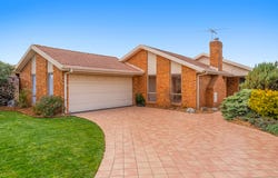 2 Parrakeet Court, Taylors Lakes, Vic 3038