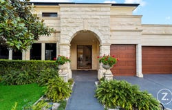 21 Royal Albert Crescent, Sovereign Islands, Qld 4216