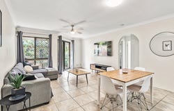 4/29 Imperial Parade, Labrador, Qld 4215