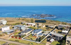 25 Seaview Crescent, Surf Beach, Vic 3922
