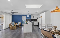 2/49 Saleng Crescent, Warana, Qld 4575