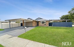 16 Fourth Avenue, Marsden, Qld 4132
