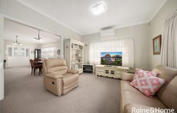 4 Windsor Street, Macquarie Fields, NSW 2564