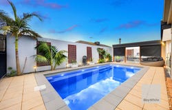 2 Hawthorn Grove, Taylors Hill, Vic 3037