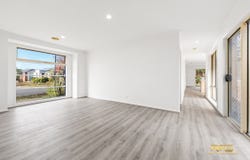 1 Sherwood Pl, Melton West, Vic 3337