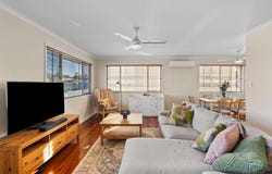 4 Pavuvu Street, Mansfield, Qld 4122