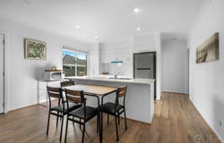 2/22 Fellmongers Road, Breakwater, Vic 3219