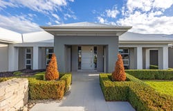 52 Twin Creeks Drive, Luddenham, NSW 2745