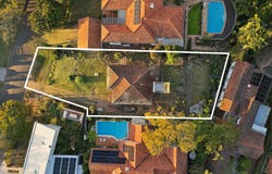 22 Tenth Avenue, St Lucia, Qld 4067