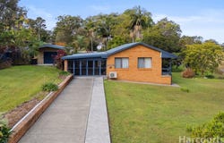 1 Hillview Drive, Yarravel, NSW 2440