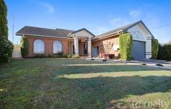 24 Darnum Street, Drouin, Vic 3818