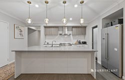 8 Orbit Street, Clyde North, Vic 3978