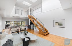 4 Stradbroke Gardens, Caroline Springs, Vic 3023