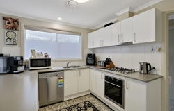 4/1 Hatfield Drive, Drouin, Vic 3818