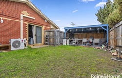 1/5 Raymond Street, Melton South, Vic 3338